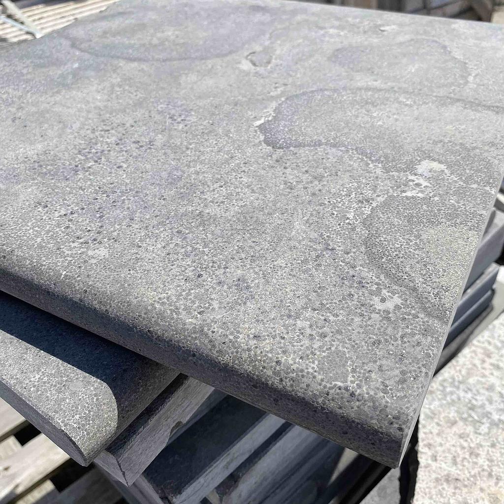 [PALIBUHOBUNANA404030] Blue Limestone Honed Bullnose Long Edge Paver 400x400x30mm