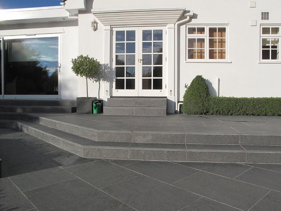 [PAGARAFASUNANA604030] Raven Black Granite Flamed Paver 600x400x30mm