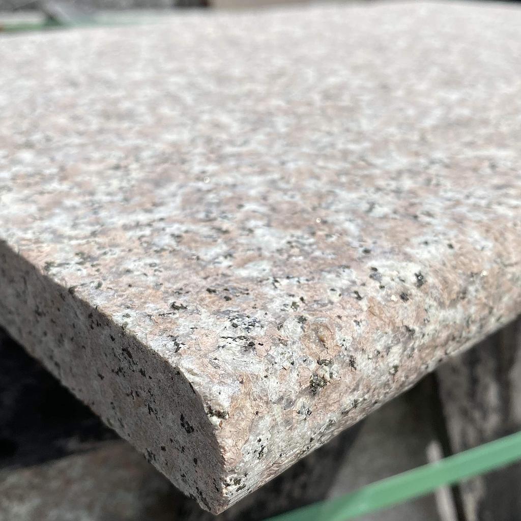 [PAGAROFABUNANA404030] Rose Granite Flamed Bullnose Long Edge Paver 400x400x30mm