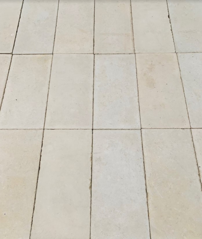 [PALIIVHOSUNANA404030] Ivory Limestone Honed Tumbled Paver 400x400x30mm