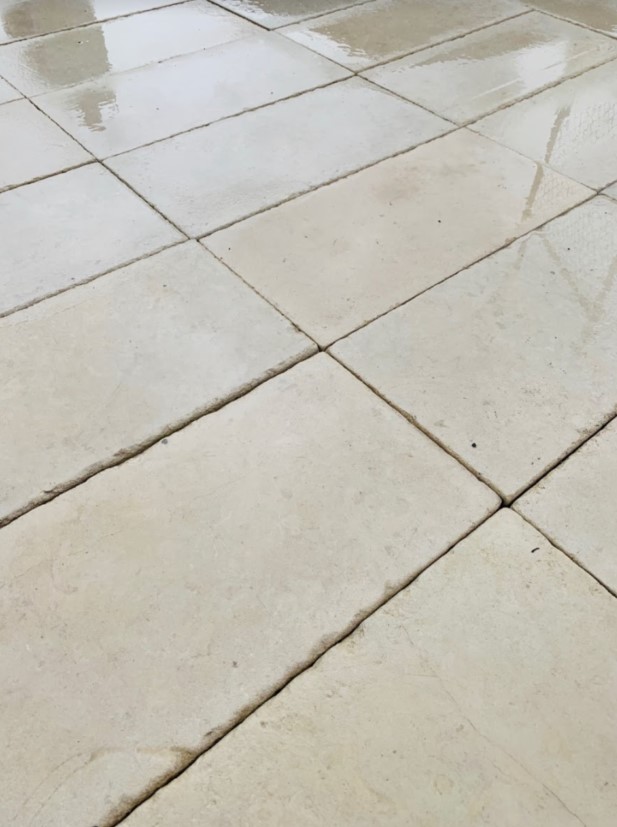 [PALIIVHOSUNANA603030] Ivory Limestone Honed Tumbled Paver 600x300x30mm